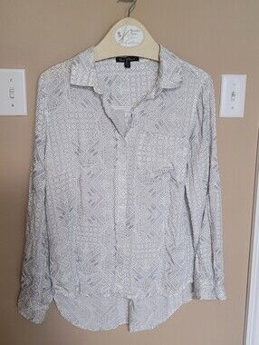 💜2 for $10💜 Bundle and save  Geometric Print Button-Up Blouse